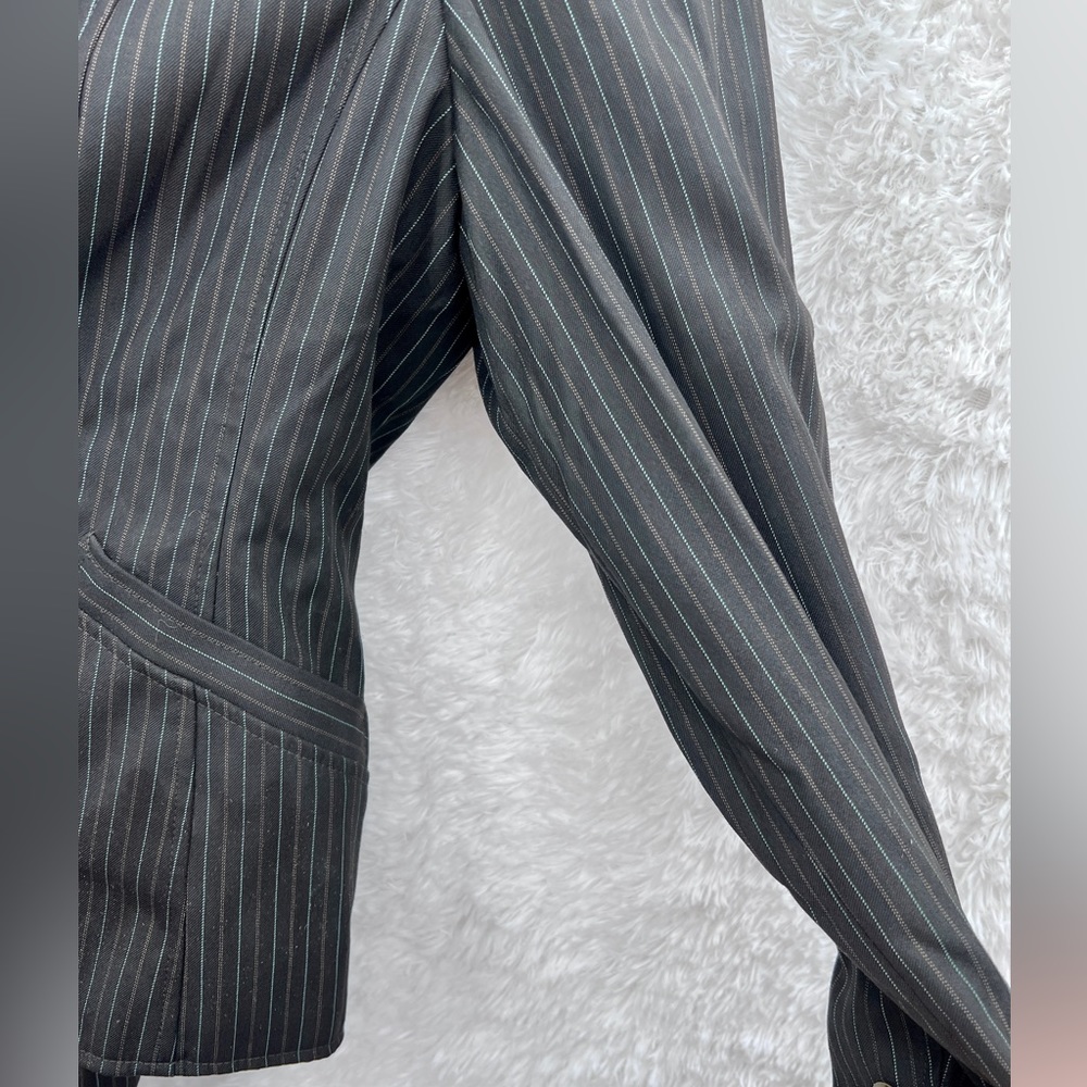 Ladies Pant Suit - Picture 8 of 16